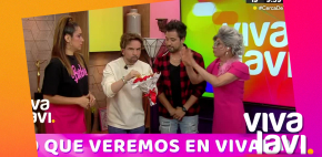 Sorprenden a la Maestra Resurrección con flores