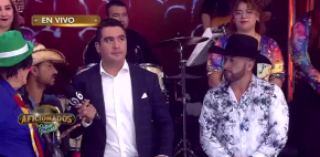 Emotiva ayuda a este cantante de camiones