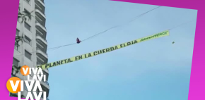 Activista exige justicia climática a 30 metros de altura