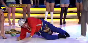 Payaso bola intenta hacer split y sale mal