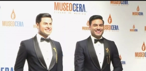 Carlos Rivera devela figura de cera en Museo de Cera de la CDMX