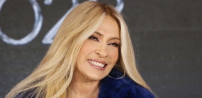 Yuri sorprende a novios regios en su boda