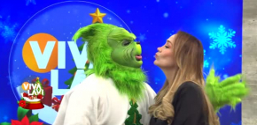 'El Grinchesco' besa a Gina Pastor
