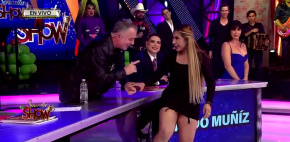 Fernando Lozano enamorado de las piernas de Yamileth