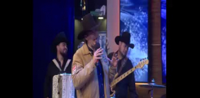 Le piden canción japonesa a Leandro Ríos