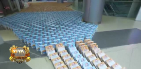 Épico dominó de cereales se derrumba