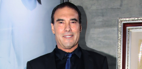 Eduardo Yáñez subasta su ropa interior en redes sociales