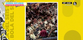 Hombre enfurece en función de Mamma Mia