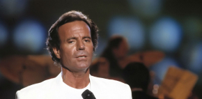 Julio Iglesias exige frenar investigación en su contra