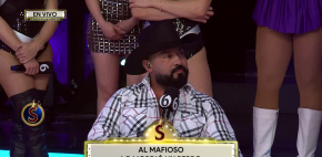 'Mafioso' es mordido por un perro callejero