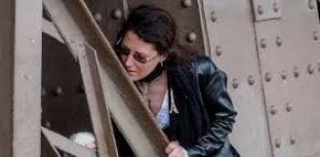 Mujer se divorcia de la Torre Eiffel