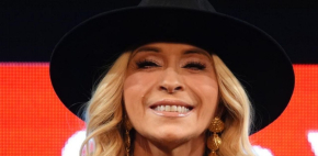 Yuri sale en defensa de Carmelita Salinas