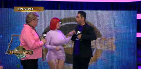 Pollo le mete la mano a Keilanie en un lugar calientito