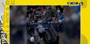 Fan de los Cubs enseña de más al atrapar pelota