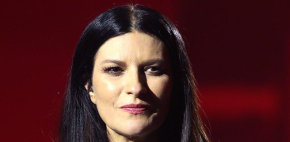 Laura Pausini detiene concierto por público que no conoce sus canciones