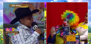 Pako Bernal da a elegir entre $1000 o un libro? La elección te sorprenderá