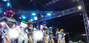 Fuerte pelea de bailarínas durante un concierto