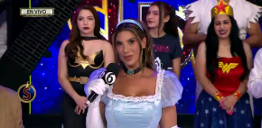 Azúcar deslumbra con diminuto vestido de princesa