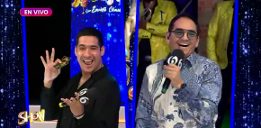 Chavana bendice las estampitas de 'San Chavana'