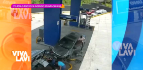 Vehículo provoca incendio en gasolinera