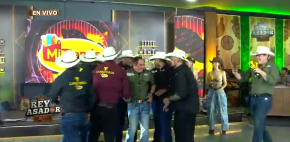 Avientan a Chavana en pleno programa