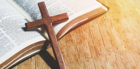 Chico deja el cristianismo por que siente que Jesús ¿lo acosa?