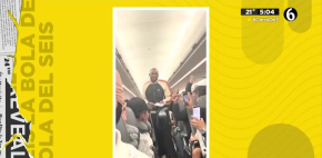 Julián Quiñones ovacionado en vuelo