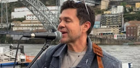 Jorge Medina presume su video en Times Square, Nueva York