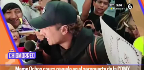 Memo Ochoa causa revuelo en el aeropuerto de la CDMX