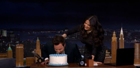 Salma Hayek celebra a Jimmy Fallon al estilo México