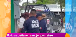 Policías detienen a mujer por reírse