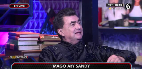 Mago Ari Sandy y su mejor amigo en los medios de comunicación