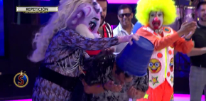 Renata le da tremendo remojón a Chencho