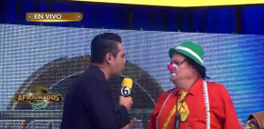 El Pollo latiguea a las chicas