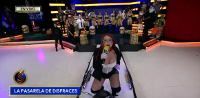 'Lexy' no deja nada a la imaginación en pasarela