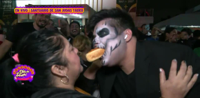 Lalo Elizondo hace el chilidog del amor