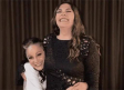 Yuridia sorprende al proyectar critica de Lola Cortés en su concierto