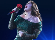 Yuridia sufre accidente con su anillo durante concierto