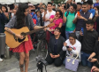 Canta Mon Laferte afuera del Palacio de Bellas Artes