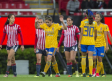 Se calientan los ánimos y dos jugadoras de Tigres se llevan la roja