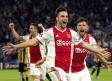 Un espectacular Tagliafico tumba al AEK y da la primera victoria al Ajax