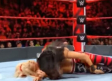 Brie Bella noquea a Liv Morgan con patadas al rostro durante Monday Night Raw