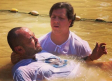 Mauricio Clark se bautiza en el Río Jordán