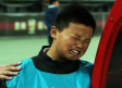 Niño recogepelotas rompe en llanto tras descenso del Guizhou Zhicheng