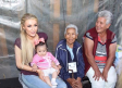 Visita Paris Hilton a damnificados del 19-S en Xochimilco