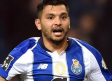 Tecatito 'rompe' a un defensa para asistir en gol del Porto