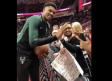 Aficionado viaja desde Pakistan hasta Houston para ver jugar a Giannis Antetokoumpo