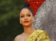 Interpone Rihanna demanda contra su padre