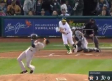 Collin McHugh evita ser golpeado por pelota, al usar movimiento de 'Matrix'