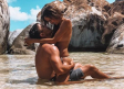 Brooks Koepka participa en sesión de fotos con su novia topless